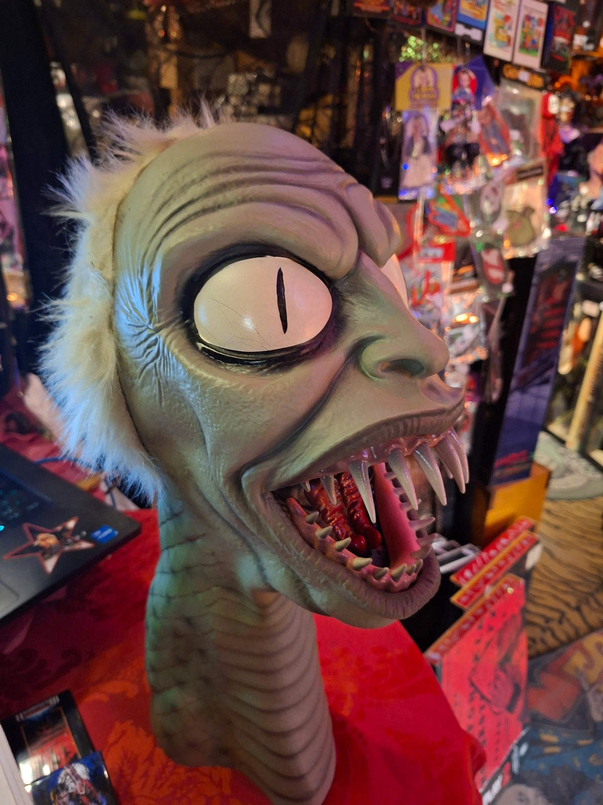 Beetlejuice monstre de la marque trick or treat studios